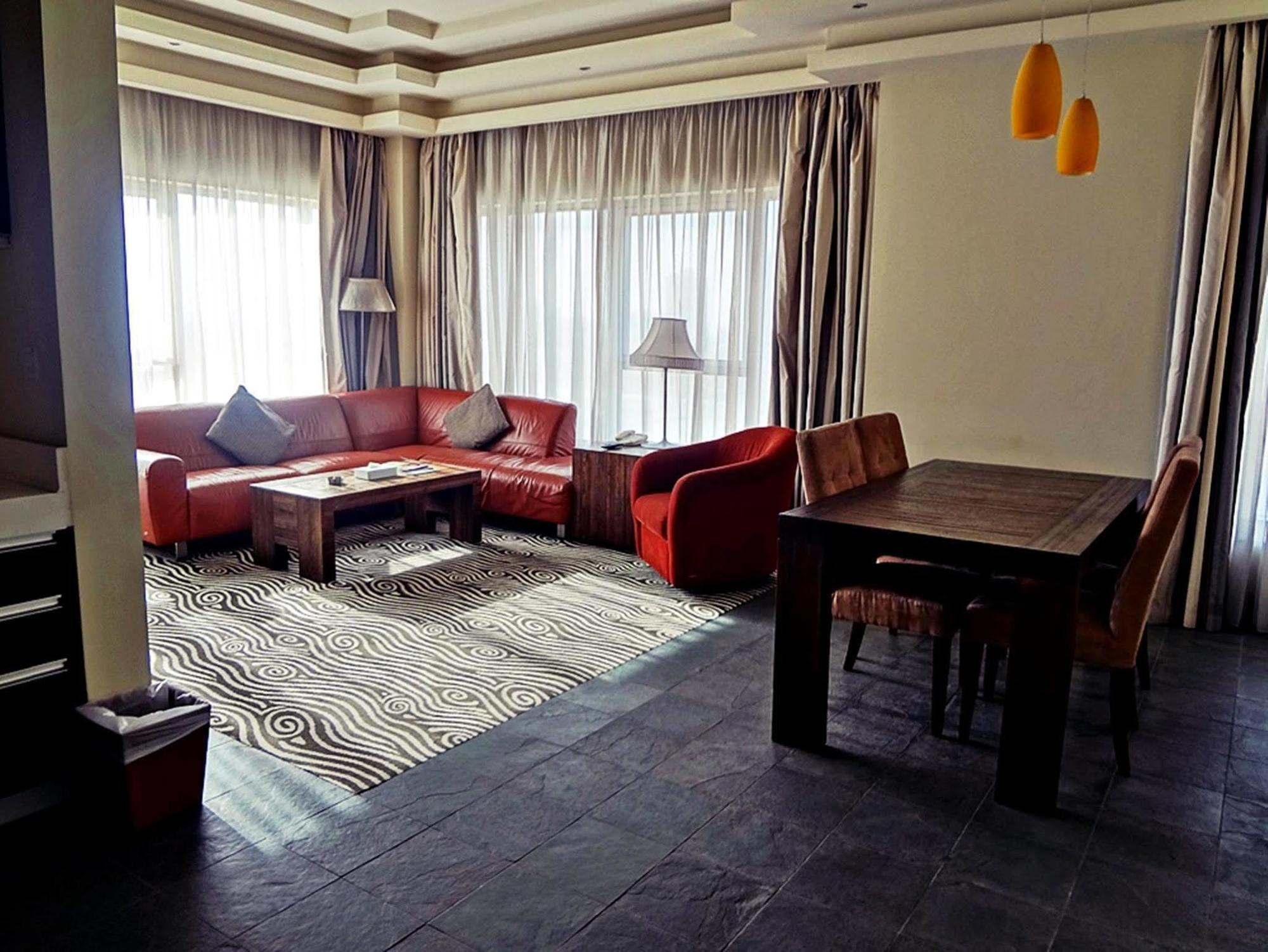 מנאמה Al Raya Suites Hotel מראה חיצוני תמונה